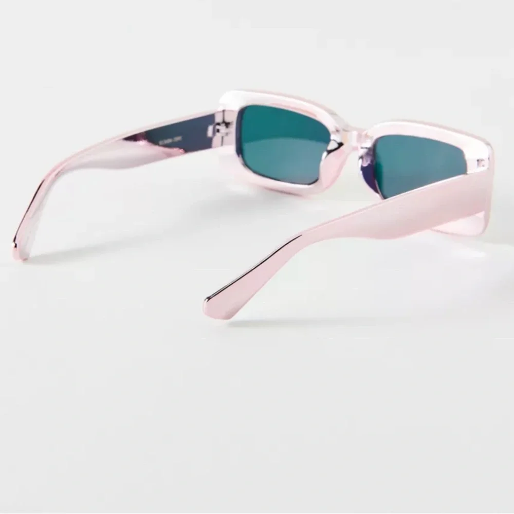 URBAN OUTFITTERS UO Essential Chunky Frame Rectangle Sunglasses NWT
